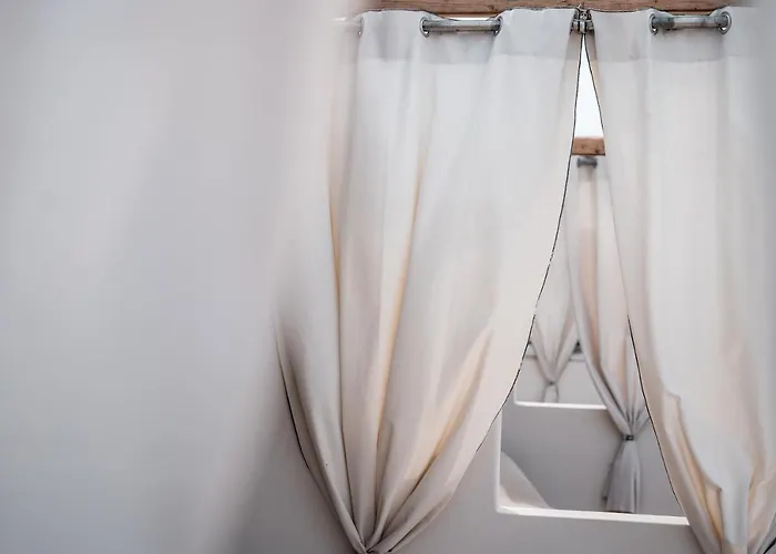 Ifestau.4 Apartmanhotel Fíra