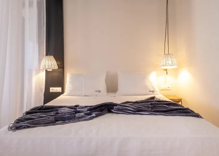 Ifestau.4 Apartmanhotel Fíra